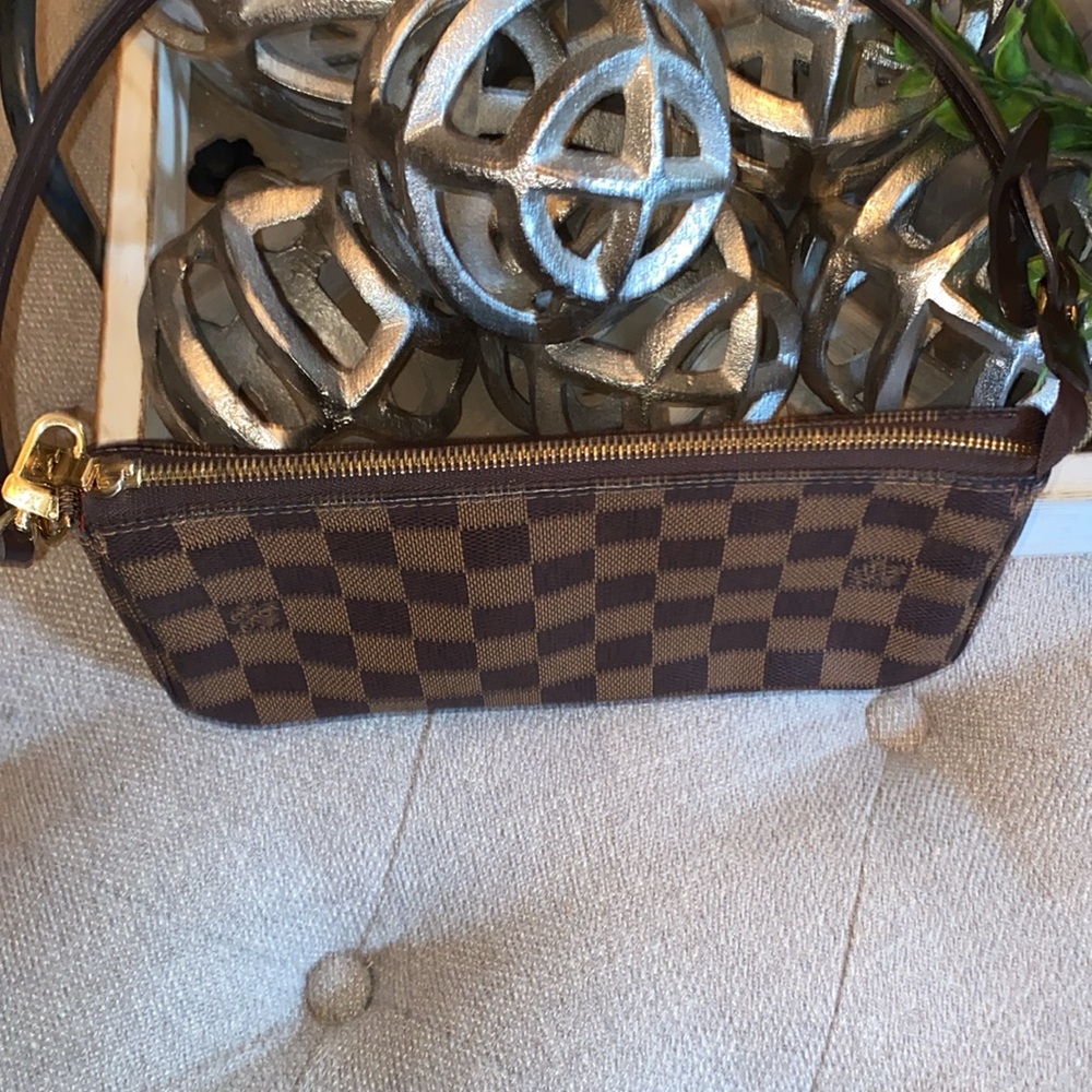LOUIS VUITTON Damier Ebene Pochette Accessories shoulder bag/clutch - Picture 9 of 13